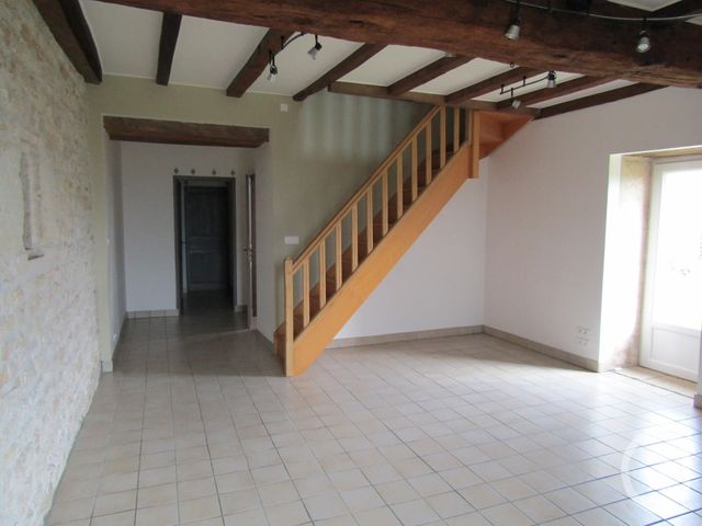 maison à louer - 5 pièces - 138.0 m2 - LUCHE SUR BRIOUX - 79 - POITOU-CHARENTES - Century 21 I.C.S. Immobilier maison à louer - 5 pièces - 138.0 m2 - LUCHE SUR BRIOUX - 79 - POITOU-CHARENTES - Century 21 I.C.S. Immobilier