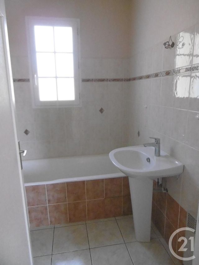 maison à louer - 4 pièces - 74.3 m2 - CHEF BOUTONNE - 79 - POITOU-CHARENTES - Century 21 I.C.S. Immobilier maison à louer - 4 pièces - 74.3 m2 - CHEF BOUTONNE - 79 - POITOU-CHARENTES - Century 21 I.C.S. Immobilier