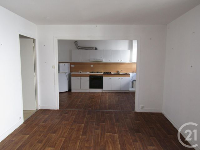 Afficher la photo en grand Appartement à louer - 2 pièces - 43.0 m2 - CHEF BOUTONNE - 79 - POITOU-CHARENTES - Century 21 I.C.S. Immobilier