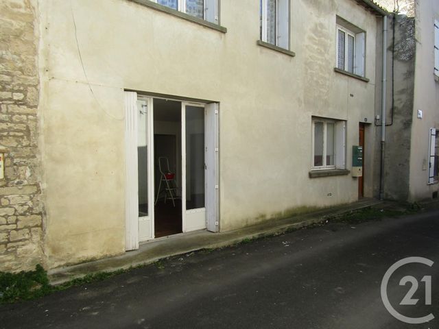 Afficher la photo en grand Appartement à louer - 2 pièces - 43.0 m2 - CHEF BOUTONNE - 79 - POITOU-CHARENTES - Century 21 I.C.S. Immobilier