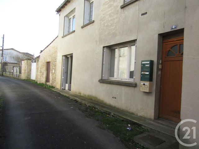 Afficher la photo en grand Appartement à louer - 2 pièces - 43.0 m2 - CHEF BOUTONNE - 79 - POITOU-CHARENTES - Century 21 I.C.S. Immobilier