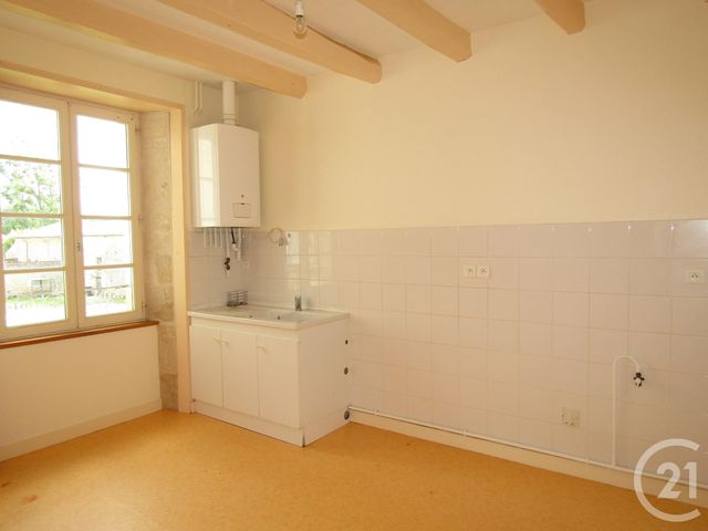 Afficher la photo en grand Appartement F3 à louer - 3 pièces - 82.0 m2 - BRIOUX SUR BOUTONNE - 79 - POITOU-CHARENTES - Century 21 I.C.S. Immobilier