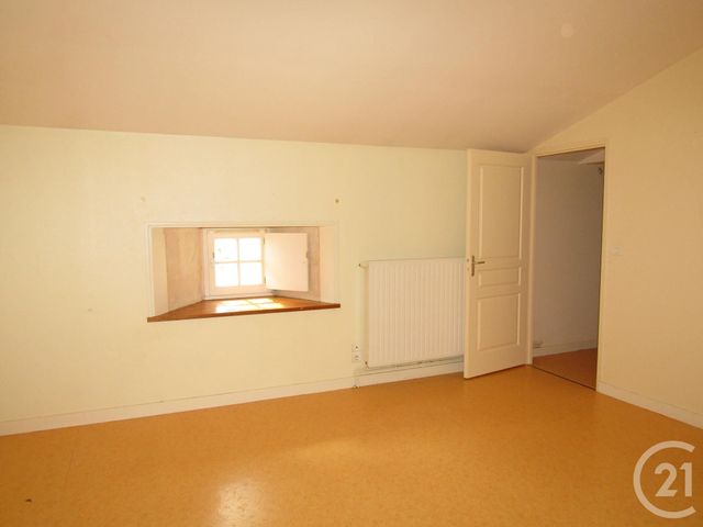 Afficher la photo en grand Appartement F3 à louer - 3 pièces - 82.0 m2 - BRIOUX SUR BOUTONNE - 79 - POITOU-CHARENTES - Century 21 I.C.S. Immobilier