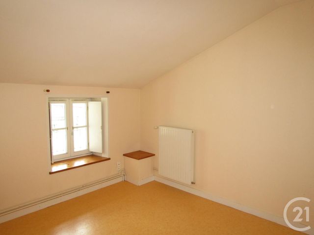 Afficher la photo en grand Appartement F3 à louer - 3 pièces - 82.0 m2 - BRIOUX SUR BOUTONNE - 79 - POITOU-CHARENTES - Century 21 I.C.S. Immobilier