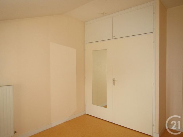 Afficher la photo en grand Appartement F3 à louer - 3 pièces - 82.0 m2 - BRIOUX SUR BOUTONNE - 79 - POITOU-CHARENTES - Century 21 I.C.S. Immobilier