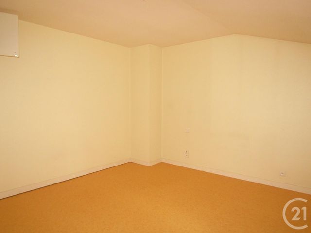 Afficher la photo en grand Appartement F3 à louer - 3 pièces - 82.0 m2 - BRIOUX SUR BOUTONNE - 79 - POITOU-CHARENTES - Century 21 I.C.S. Immobilier