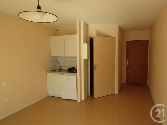 Afficher la photo en grand Appartement Studio à louer - 1 pièce - 23.0 m2 - MELLE - 79 - POITOU-CHARENTES - Century 21 I.C.S. Immobilier