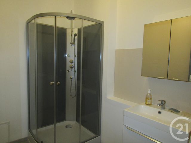 Appartement F5 à louer - 5 pièces - 101.85 m2 - CHEF BOUTONNE - 79 - POITOU-CHARENTES - Century 21 I.C.S. Immobilier