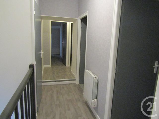 Appartement F5 à louer - 5 pièces - 101.85 m2 - CHEF BOUTONNE - 79 - POITOU-CHARENTES - Century 21 I.C.S. Immobilier