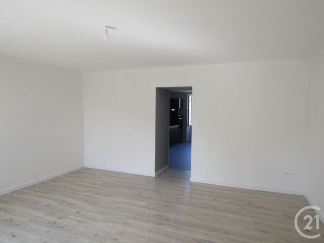 Appartement F5 à louer - 5 pièces - 101.85 m2 - CHEF BOUTONNE - 79 - POITOU-CHARENTES - Century 21 I.C.S. Immobilier