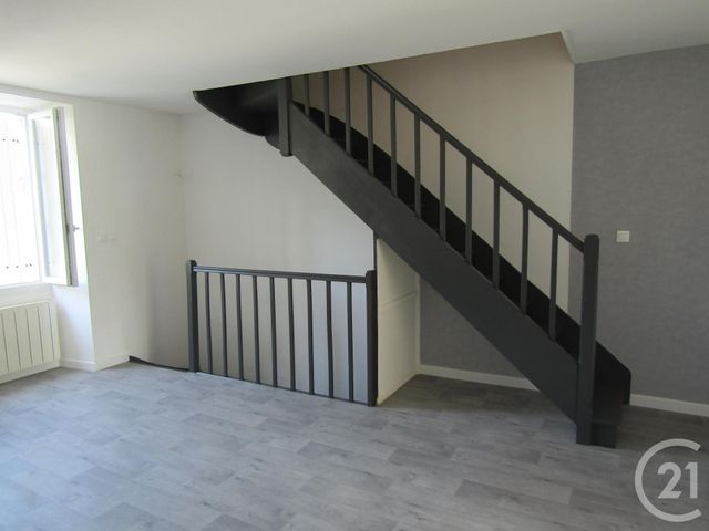 Appartement F5 à louer - 5 pièces - 101.85 m2 - CHEF BOUTONNE - 79 - POITOU-CHARENTES - Century 21 I.C.S. Immobilier