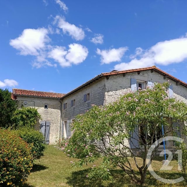 maison à vendre - 8 pièces - 304.53 m2 - LOUBILLE - 79 - POITOU-CHARENTES - Century 21 I.C.S. Immobilier
